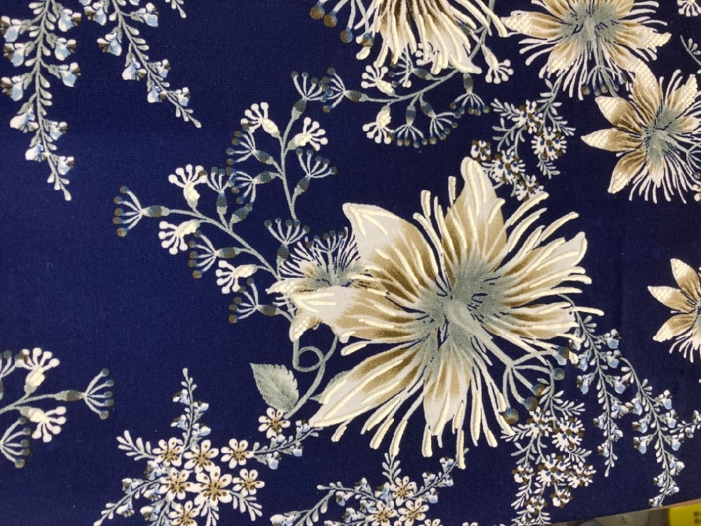 úplet panel,tm.modrá,bílobéž květy