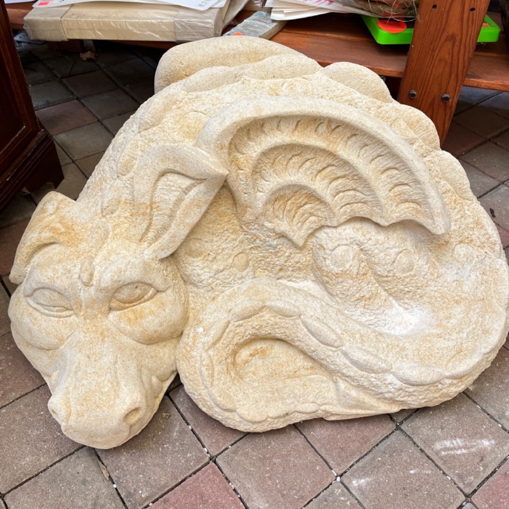 pískovec drak s křídly dekorace