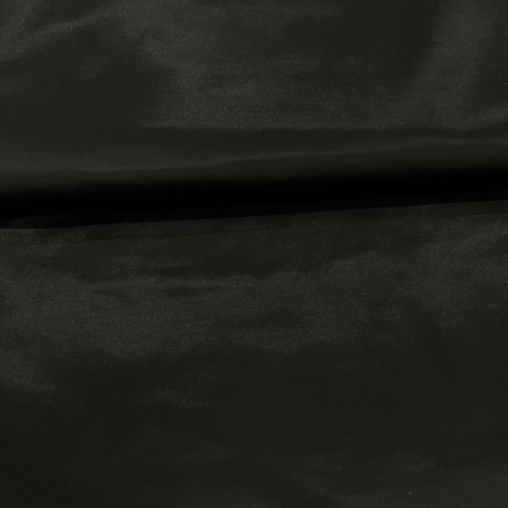 plášťovka černá lesklá 140cm/Pes