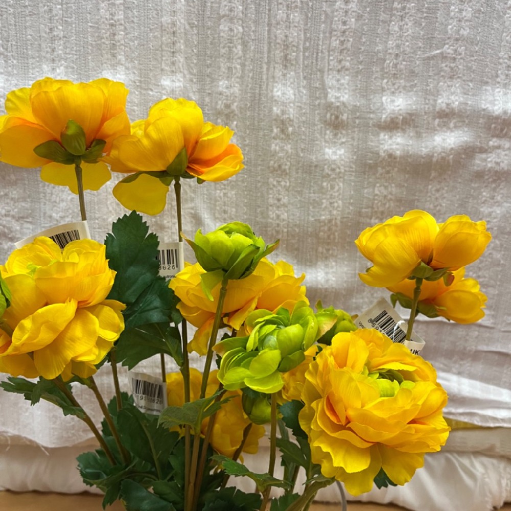 květina umělá runukulus žlutý