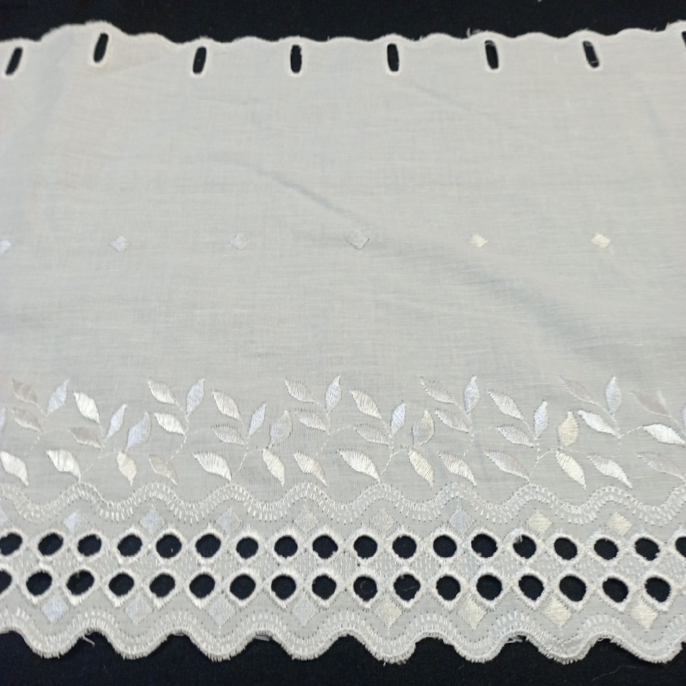 záclona mess vitrážka vyšívaná 0,30 krémová bavlna