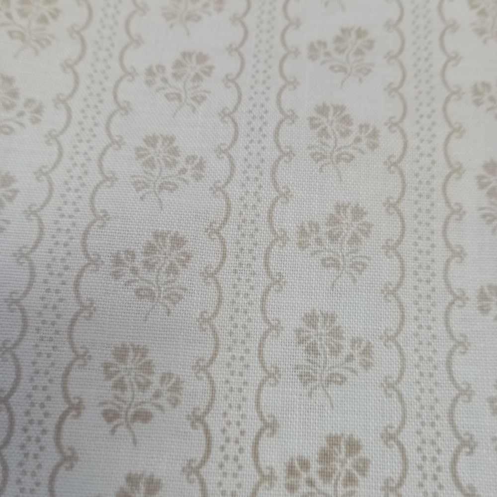 bavlna sv.hnědé ornam. na bílém podkladě pruhy 140 cm