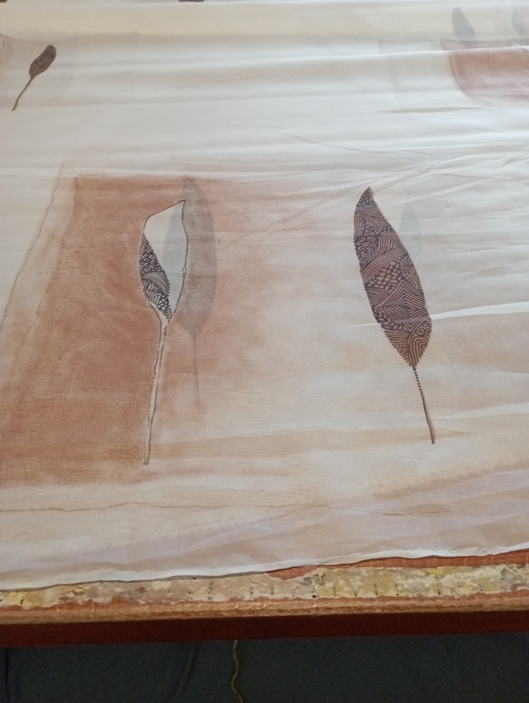 záclona -voál béžovo hnědé  listy 2j140 cm