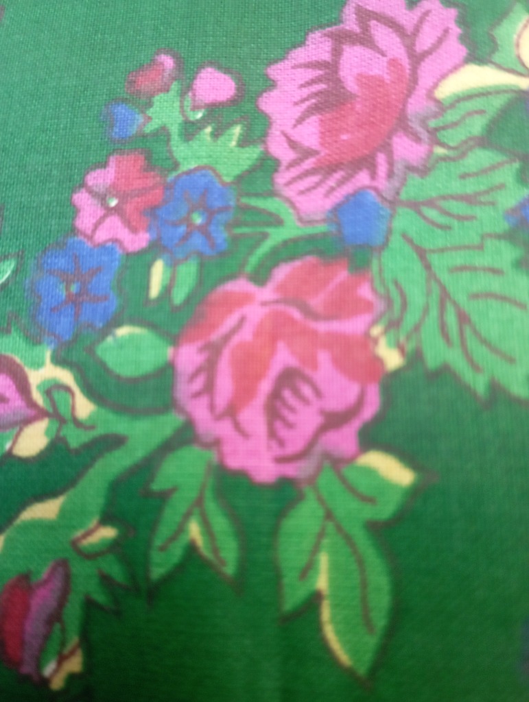 bavlna fialové růže na zeleném podkladě 160 cm