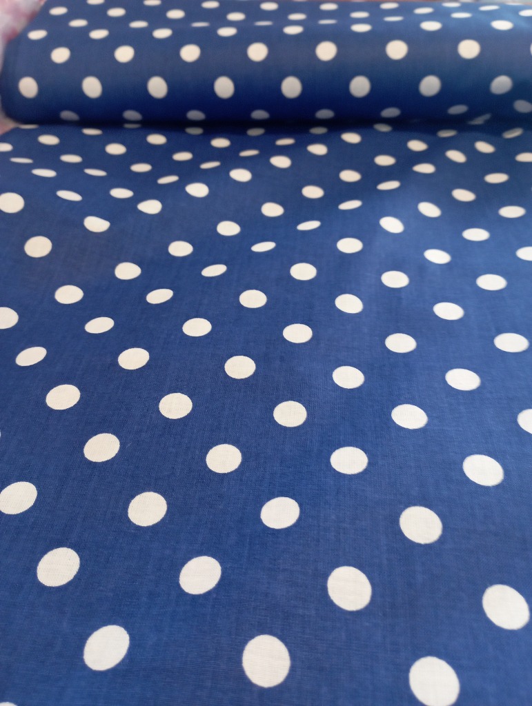bavlna bílé puntíky na modrém podkladě 160 cm