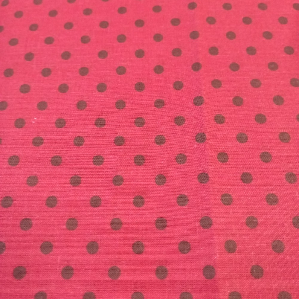 bavlna černé puntíky na červeném podkladě  140 cm