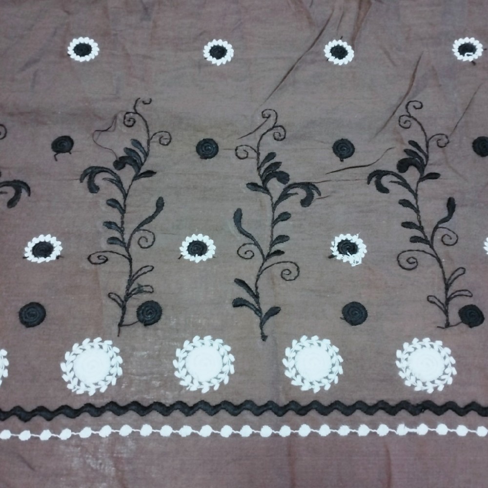bavlna hnědá vyšívaná bordura š,135 cm