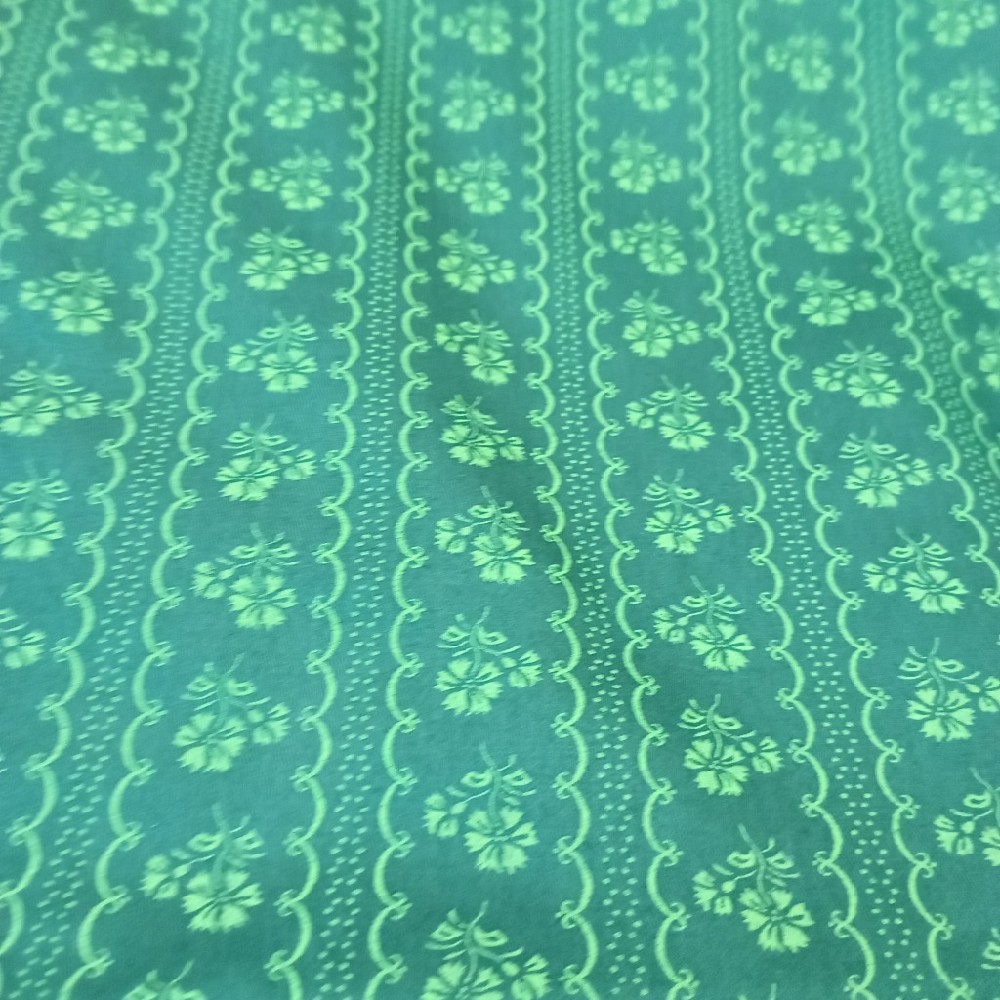 bavlna satén svět.zelené kytičky na tmav.zel.podkladě 150 cm