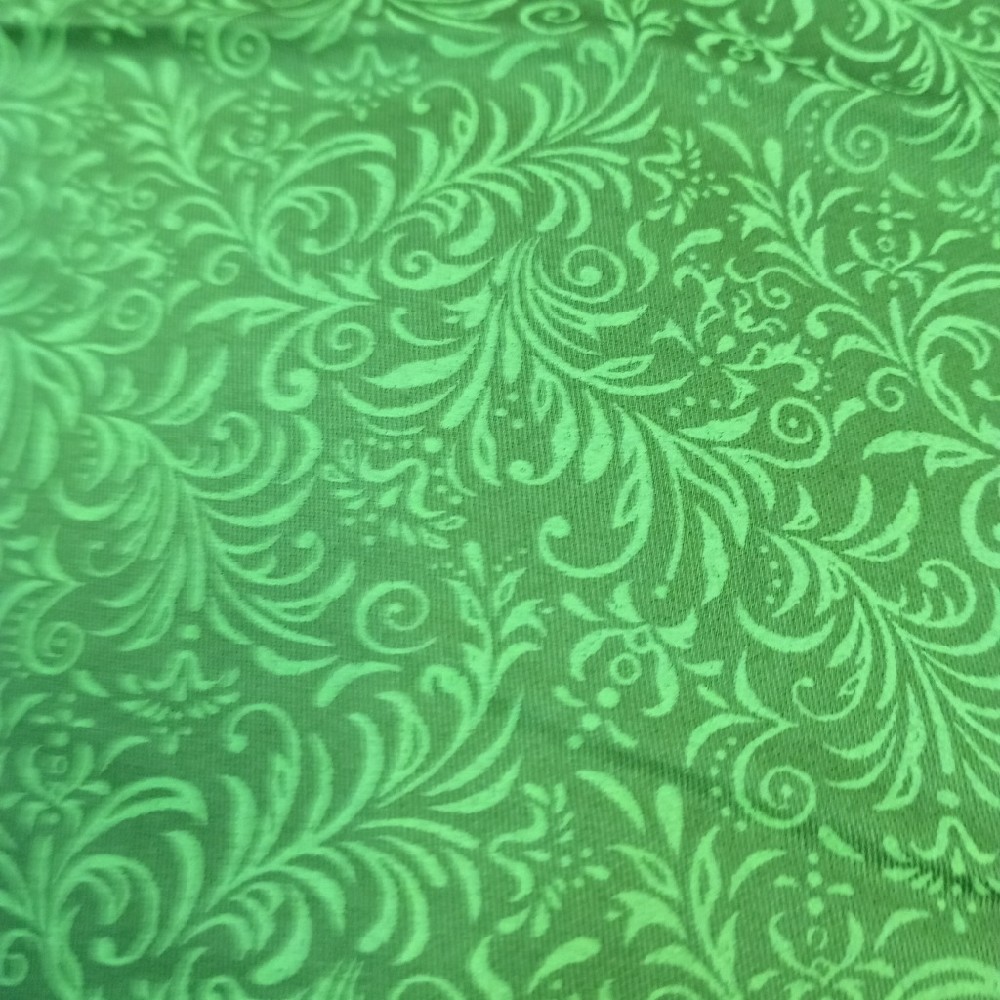 bavlna satén  černé orna.na zeleném podkladě 150 cm
