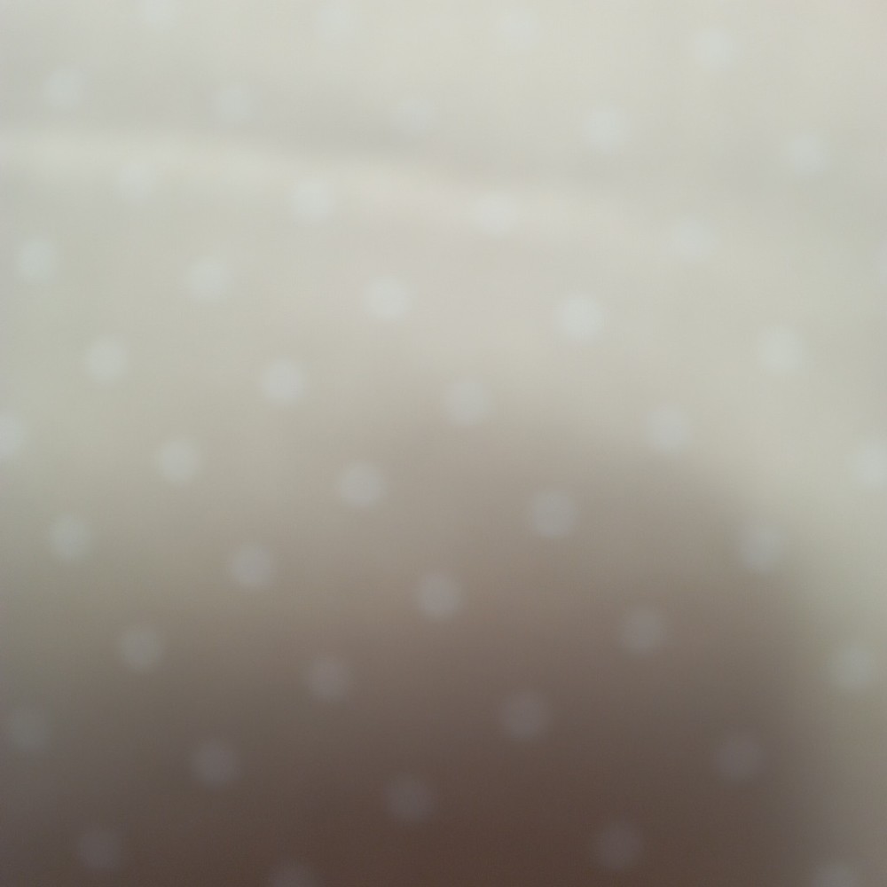bavlna satén bílé puntíky na krém.podkaldě 150 cm