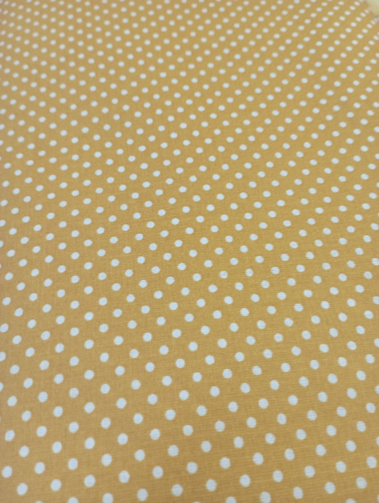 bavlna  bílé puntíky na horčicovém podkladě 160 cm