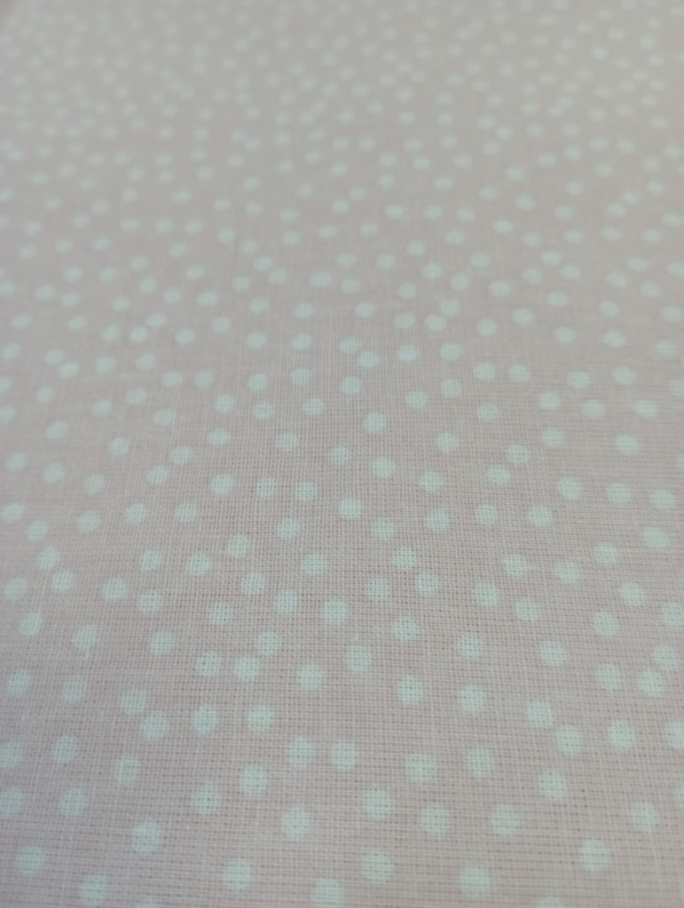 bavlna bílé puntíky na světle růžovém podkladě 150 cm
