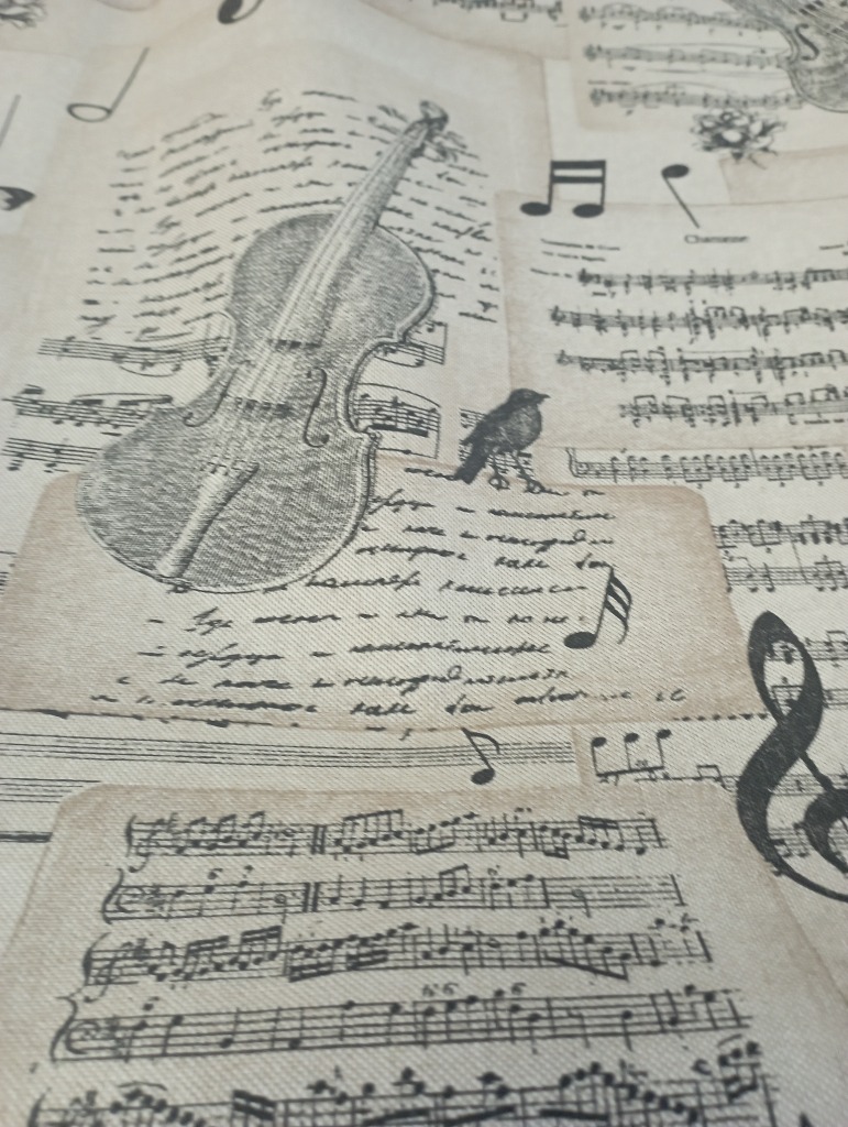 dekoračka loneta hudební nastroje -noty 140 cm