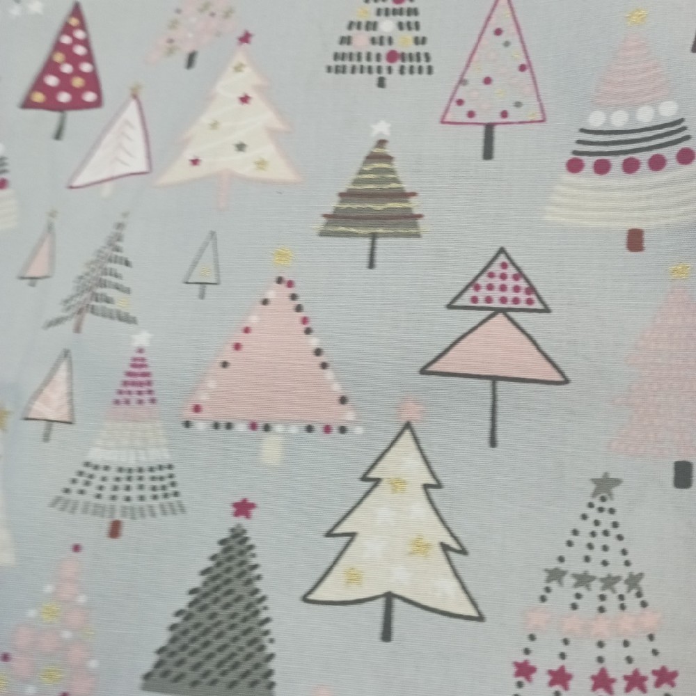 bavlna vánoční barevné stromečky na světle šedém podkadě 140 cm