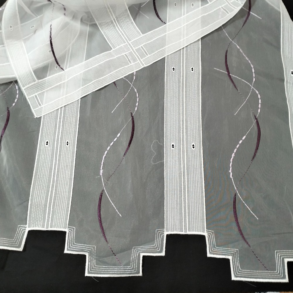 záclona voál bílý a fialový vzor rolo 140 cm