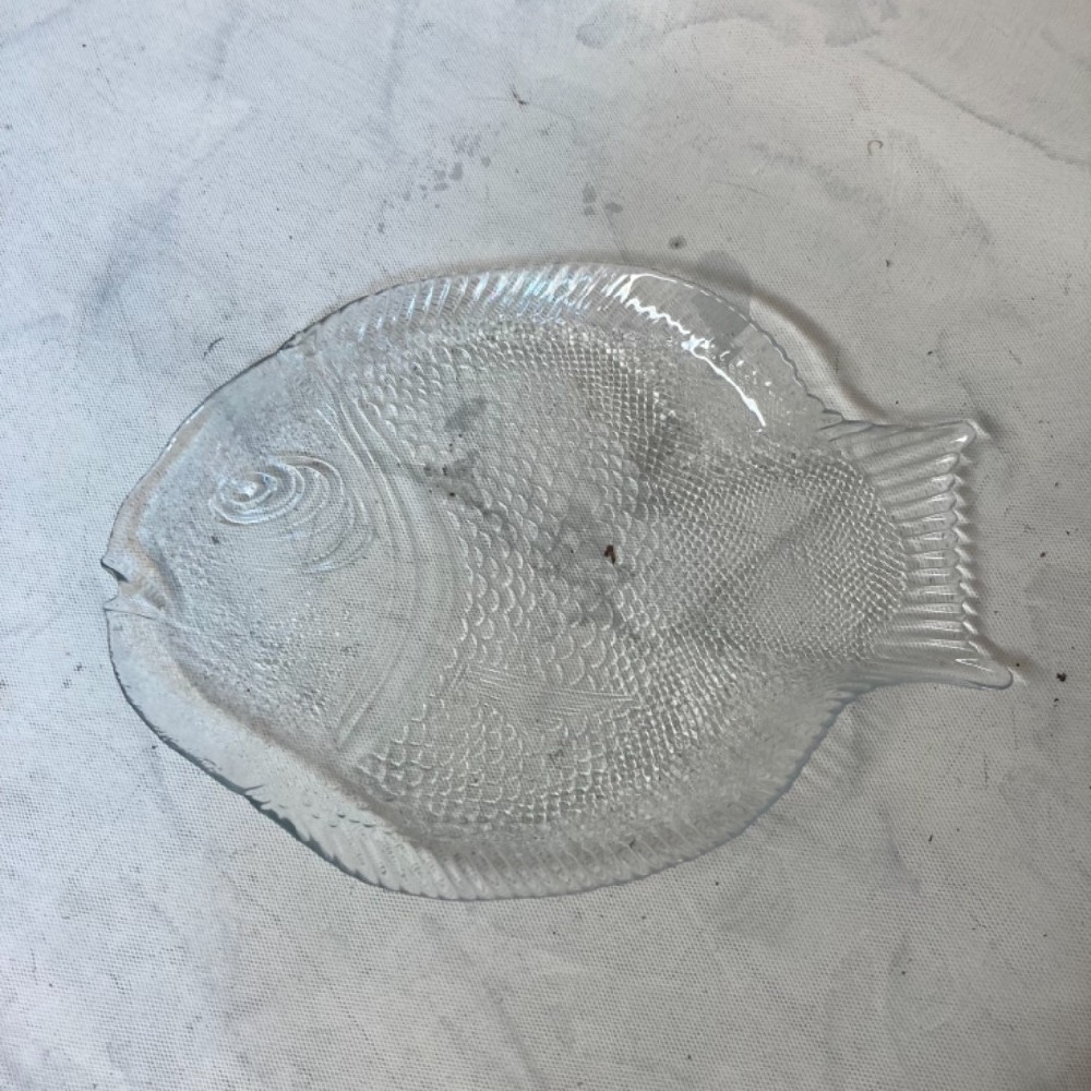 sklo ryba talíř