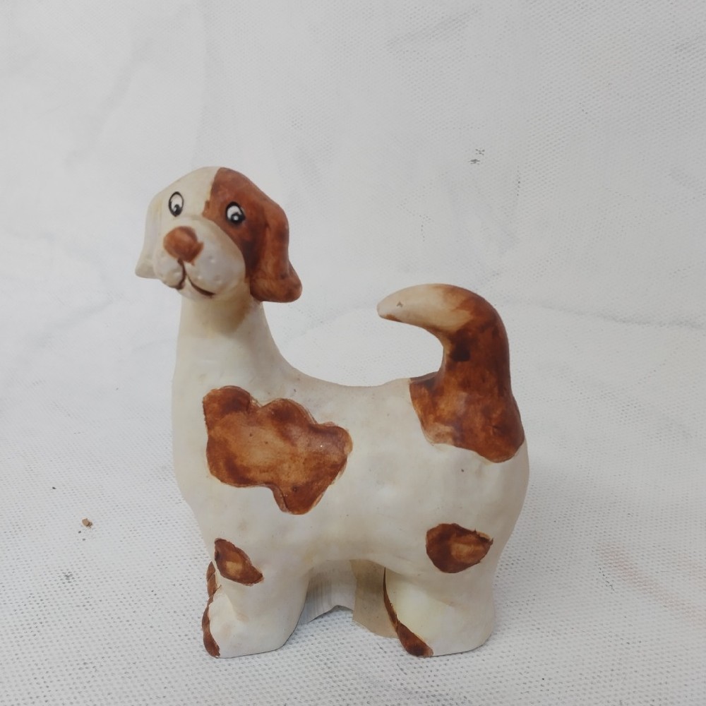 pes strakatý keramika