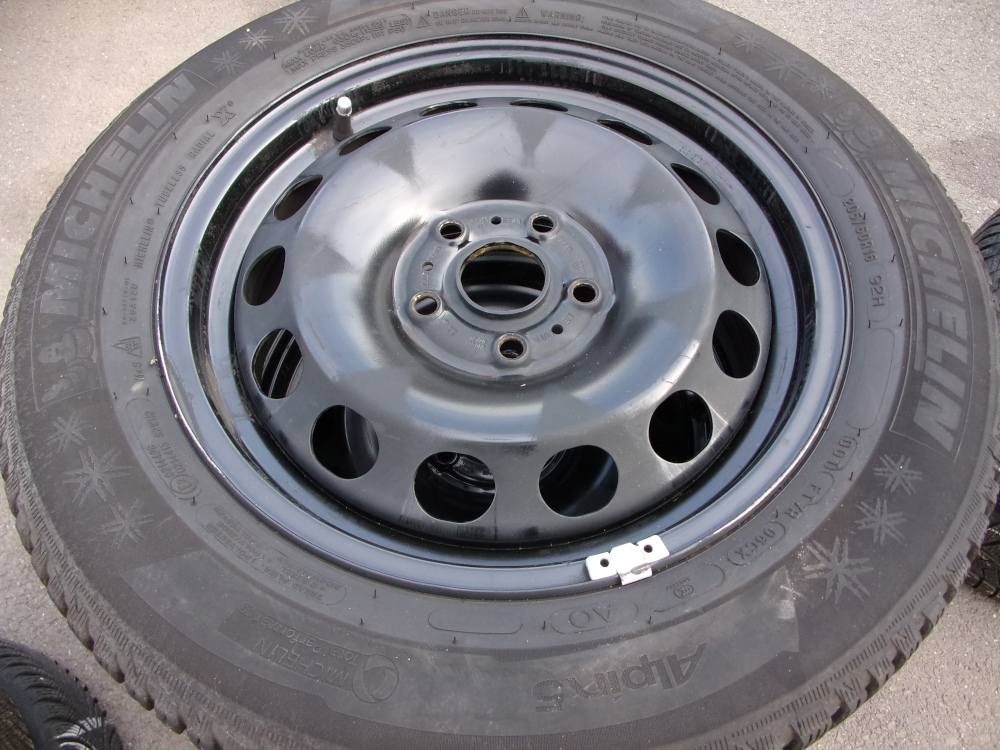 VW 6x16 ET43 5x112x57 - 205/60/16 92H MICHELIN, zimní obutá sada