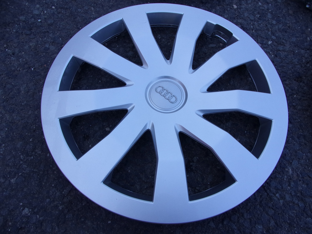 Poklice 15" originál Audi 82A.601.147