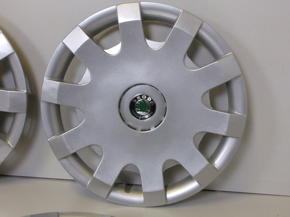 Poklice 15" originál Škoda 1U0.601.147.D - sada 4 ks