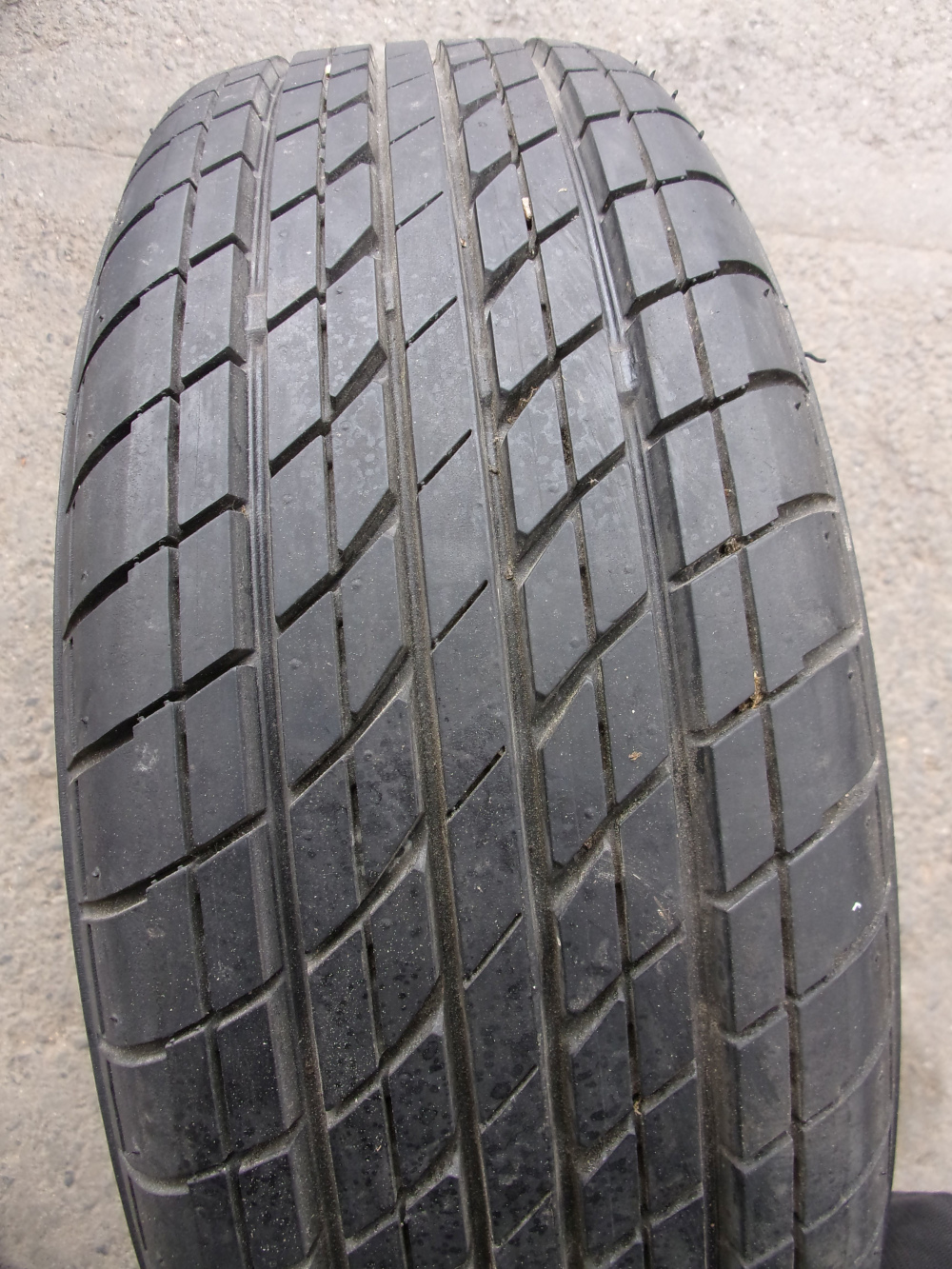 185/60/14 82H DUNLOP SP Sport D62M letní